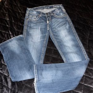 Low-rice cowgirl tuff edgy jeans.